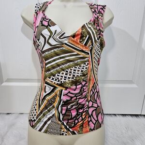 Green and Black Sleeveless Fitted Graphic Tank Top